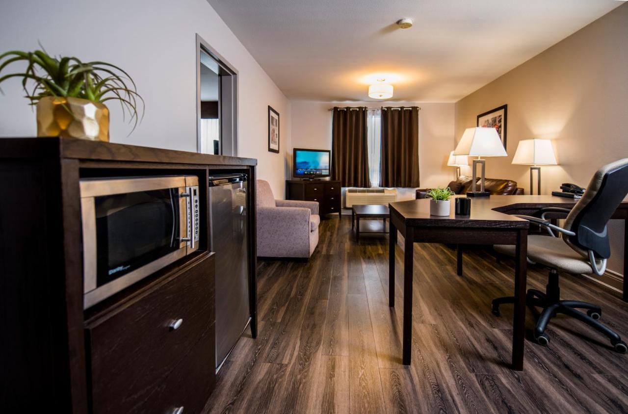 Best Western Plus Moncton Exterior photo