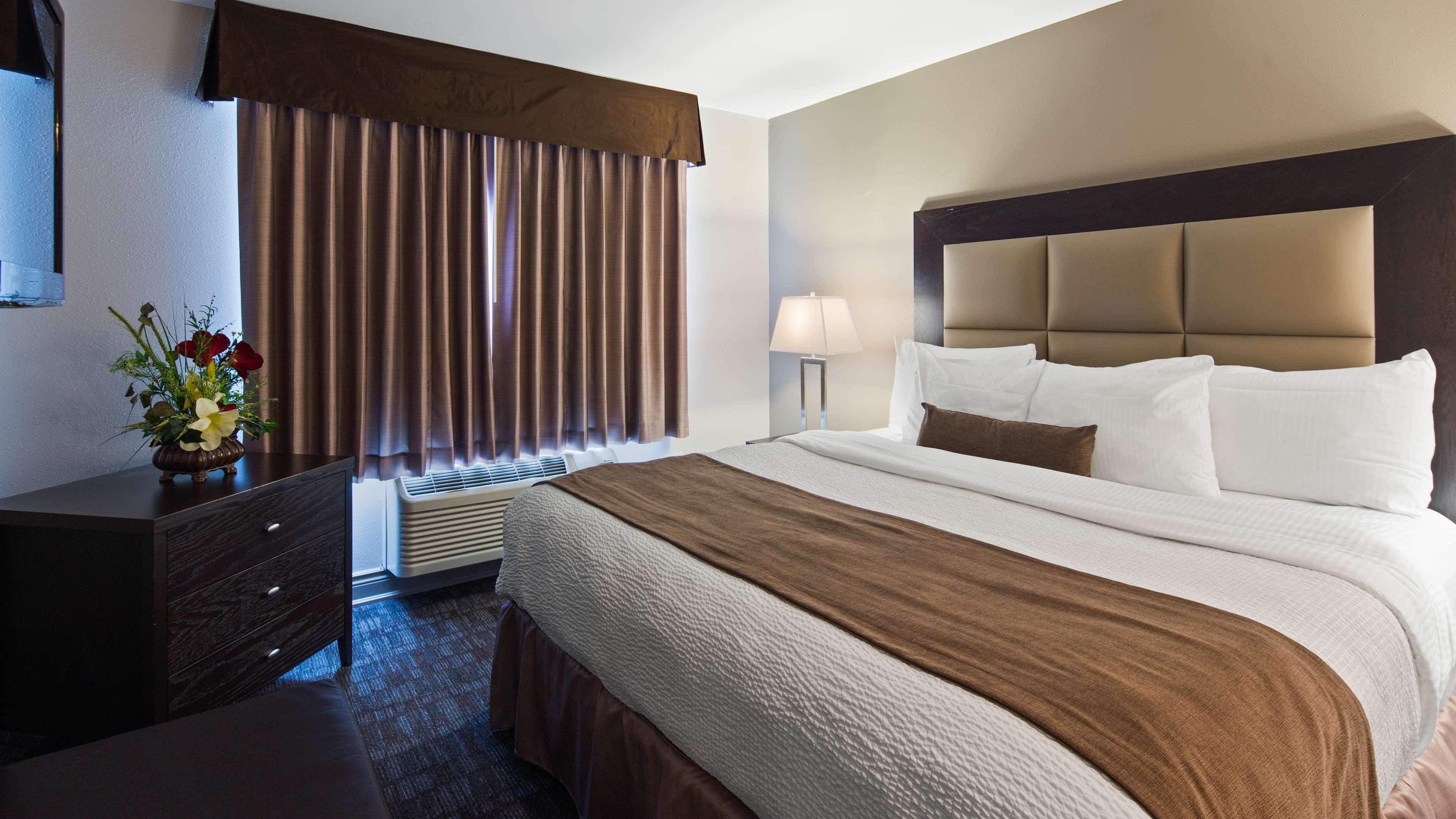 Best Western Plus Moncton Exterior photo