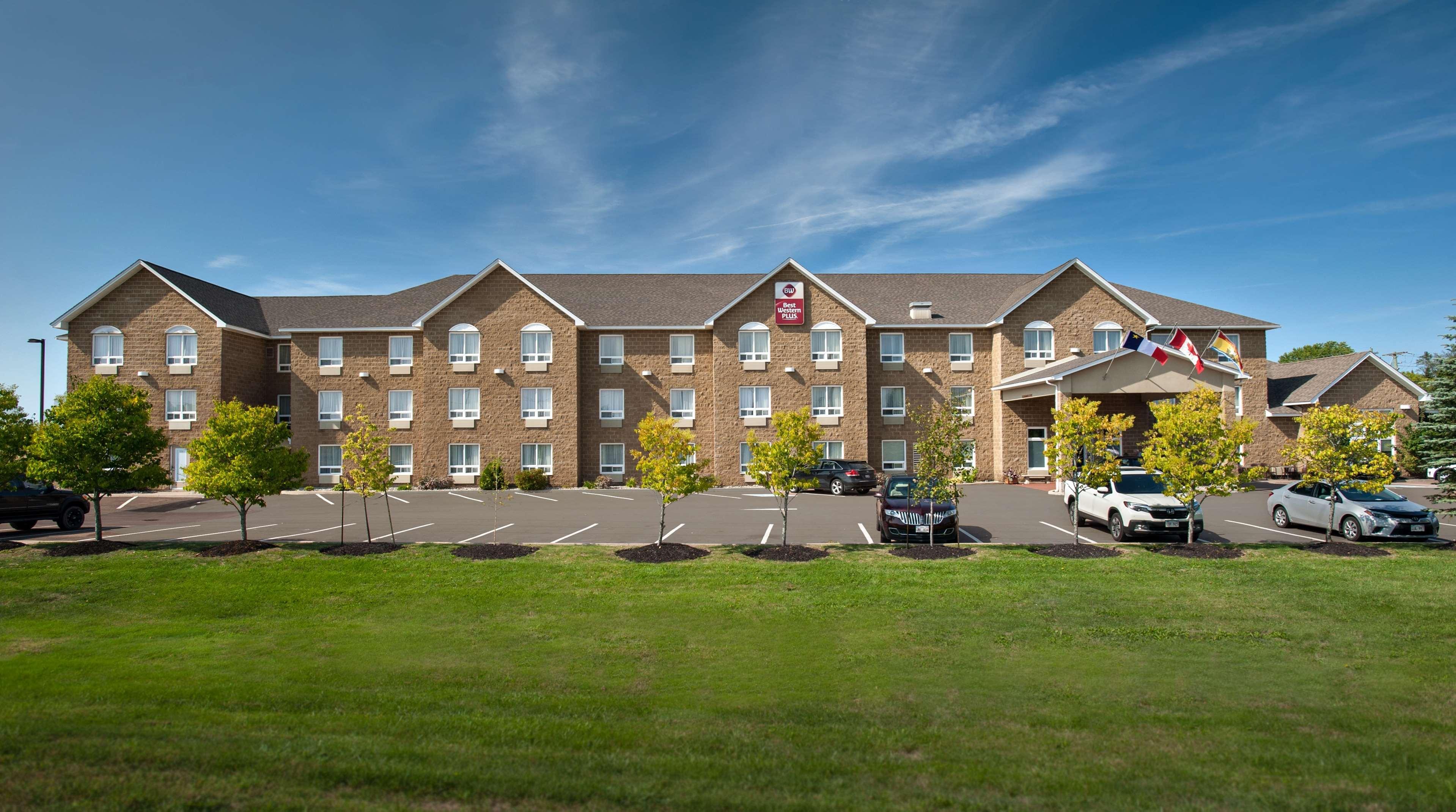 Best Western Plus Moncton Exterior photo